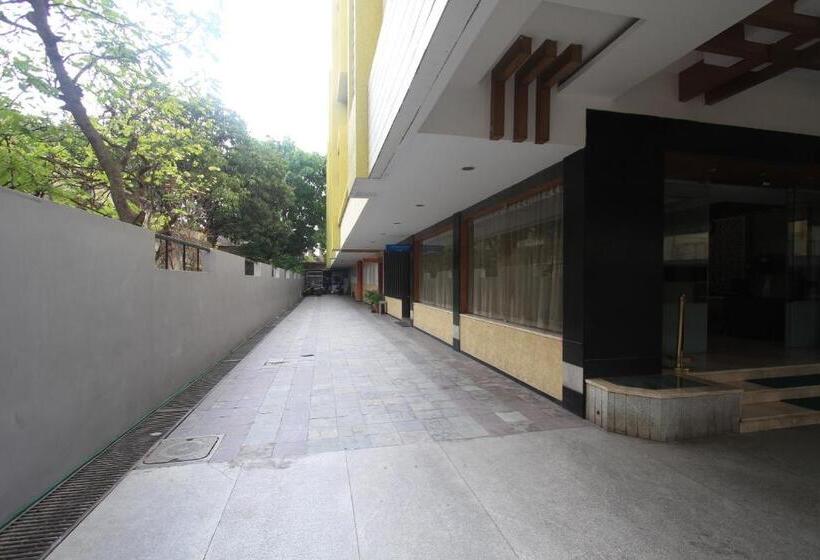 هتل Prince Gardens