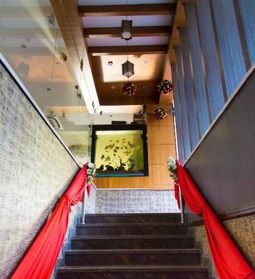 هتل Prince Gardens