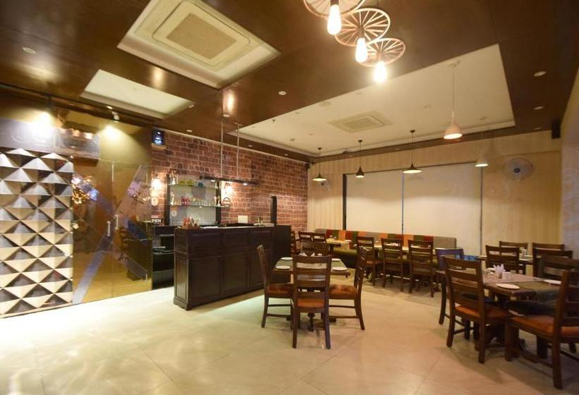 Fabhotel Radiant Star Lalkothi