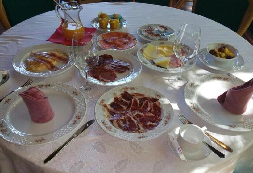 فندق Restaurante Sonsoles