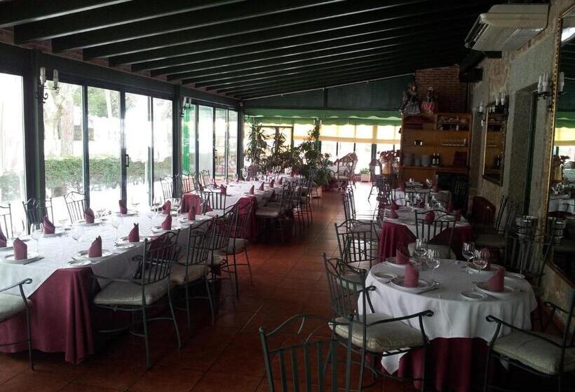 فندق Restaurante Sonsoles