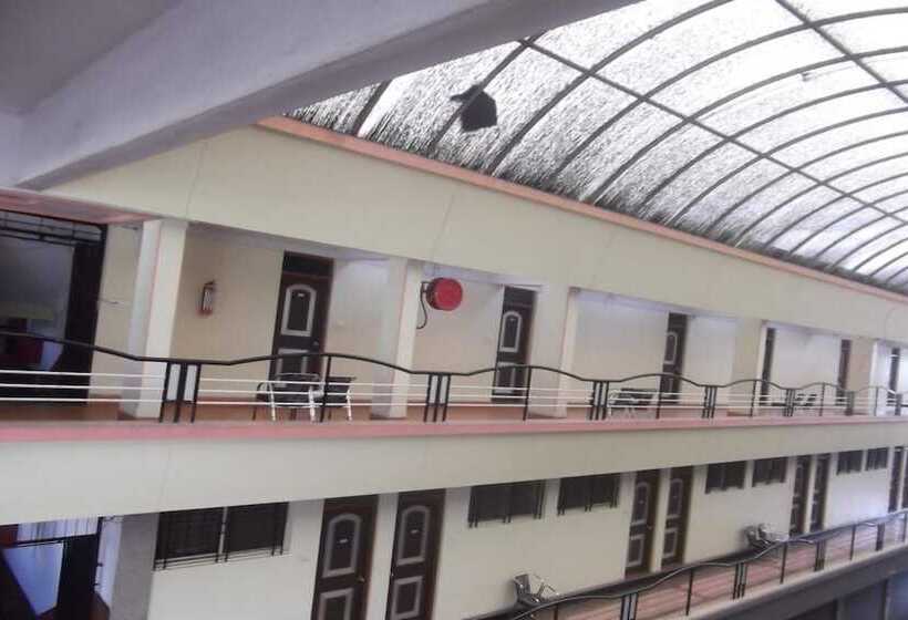 בית מלון כפרי Sahyadri