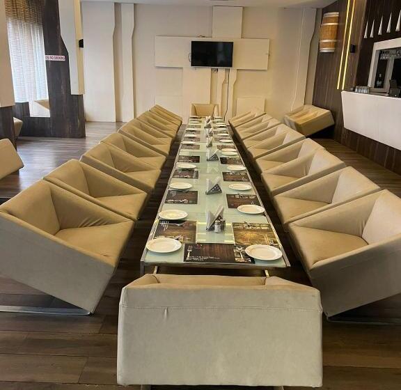 בית מלון כפרי Executive Silver Inn