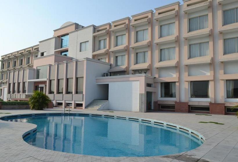 Отель Sobti Continental