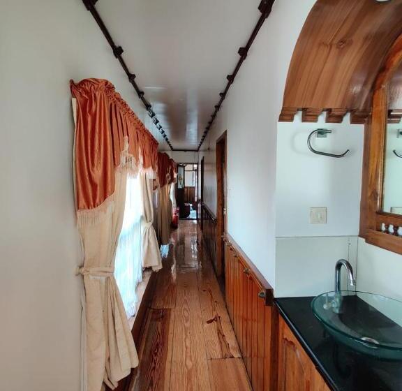 בית מלון כפרי Sreekrishna Houseboat   Vaccinated Staff