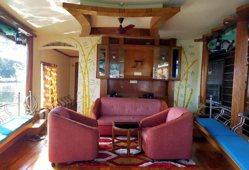 בית מלון כפרי Sreekrishna Houseboat   Vaccinated Staff