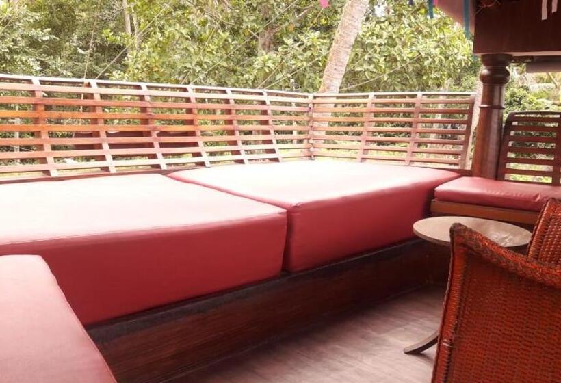 בית מלון כפרי Sreekrishna Houseboat   Vaccinated Staff