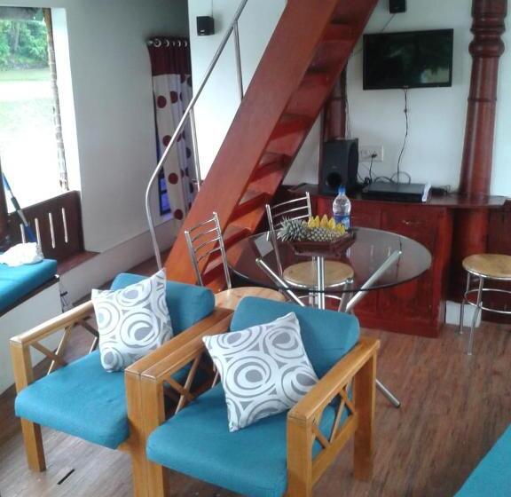 בית מלון כפרי Sreekrishna Houseboat   Vaccinated Staff