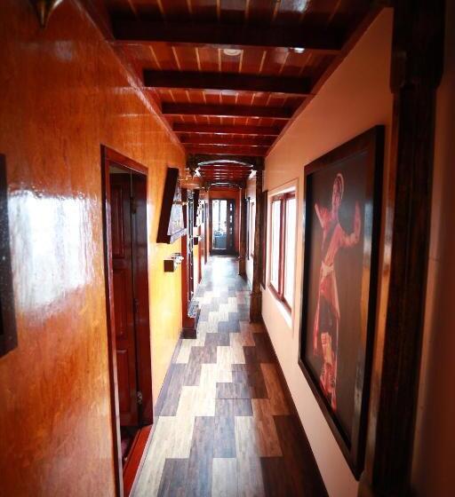 ホテル Sreekrishna Houseboat   Vaccinated Staff
