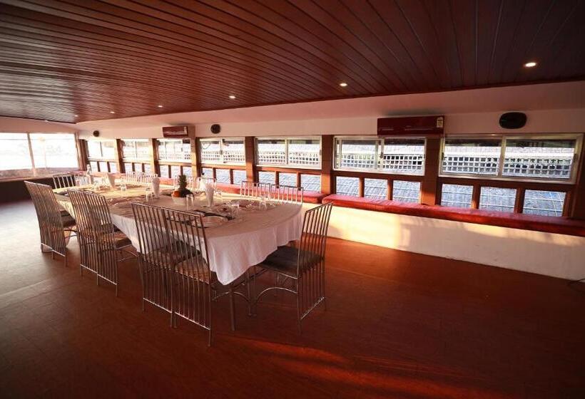 בית מלון כפרי Sreekrishna Houseboat   Vaccinated Staff