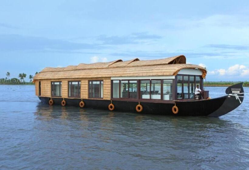 בית מלון כפרי Sreekrishna Houseboat   Vaccinated Staff