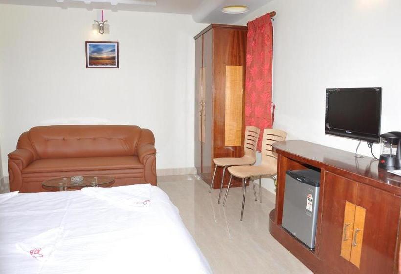 Hotel Sri Sarvesha Js Palace Temple View