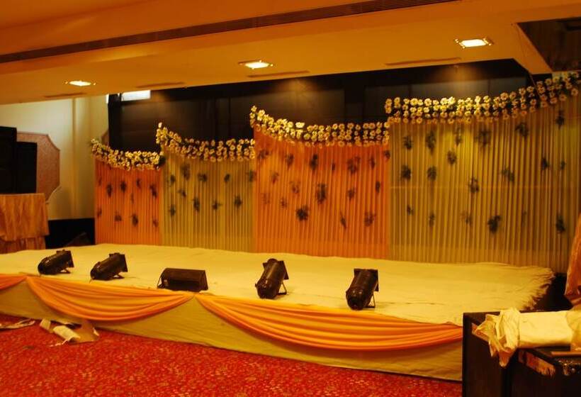 هتل The Grand Chandiram