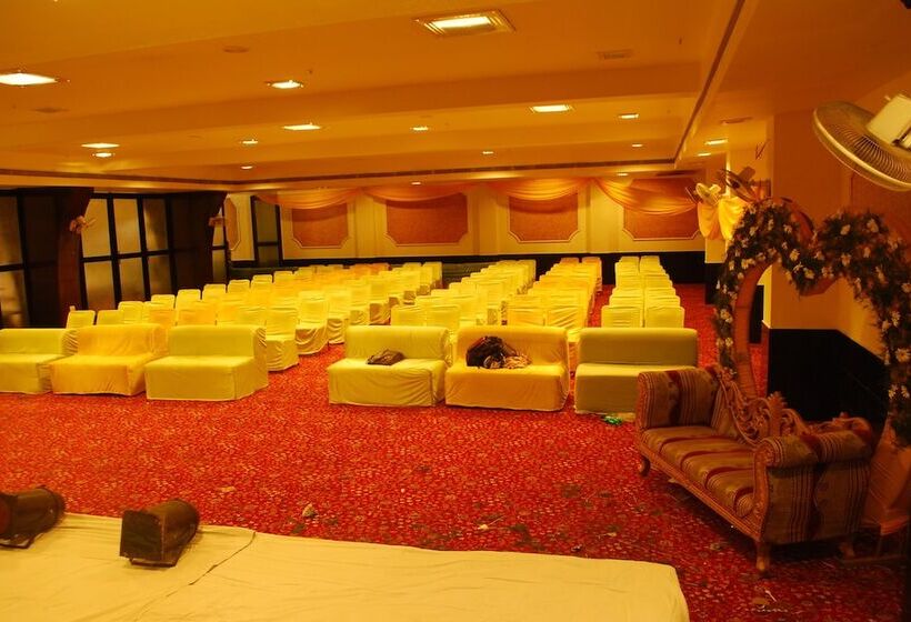 هتل The Grand Chandiram