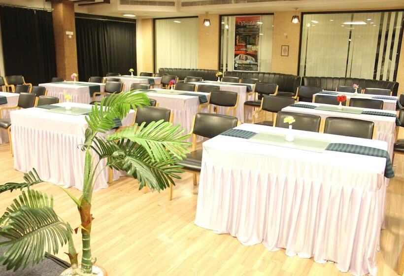 هتل The Grand Chandiram