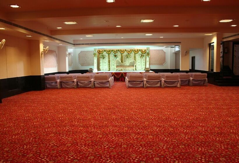 هتل The Grand Chandiram