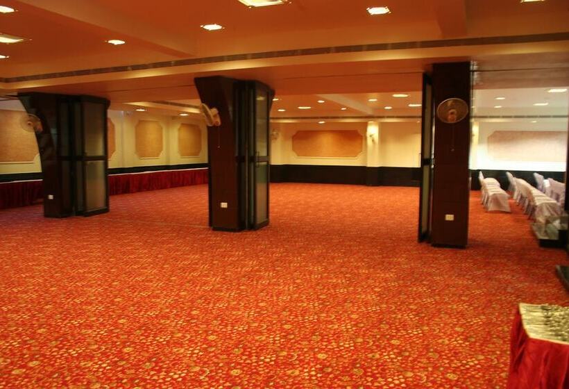 هتل The Grand Chandiram