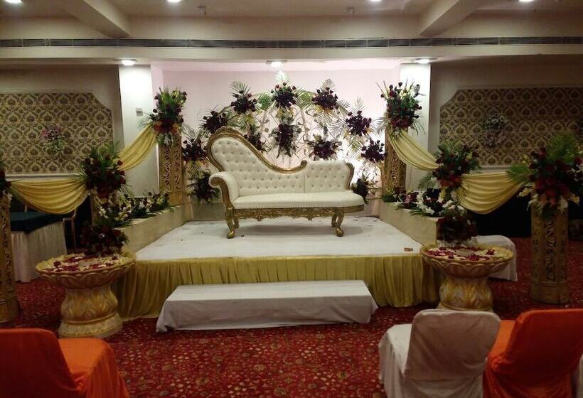 هتل The Grand Chandiram