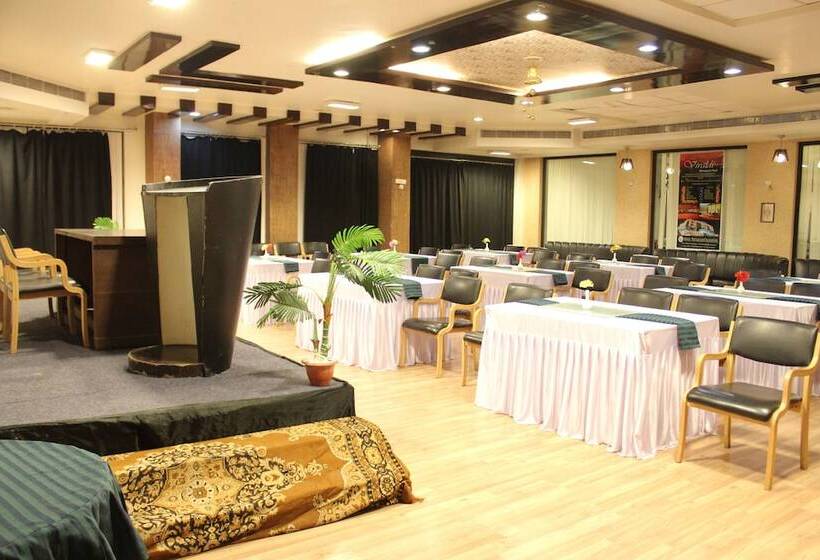 هتل The Grand Chandiram