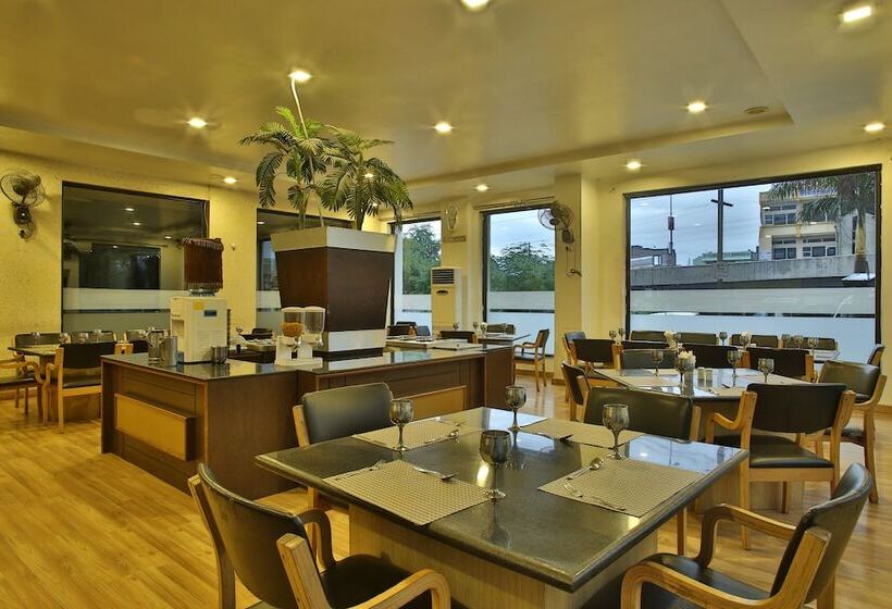 هتل The Grand Chandiram