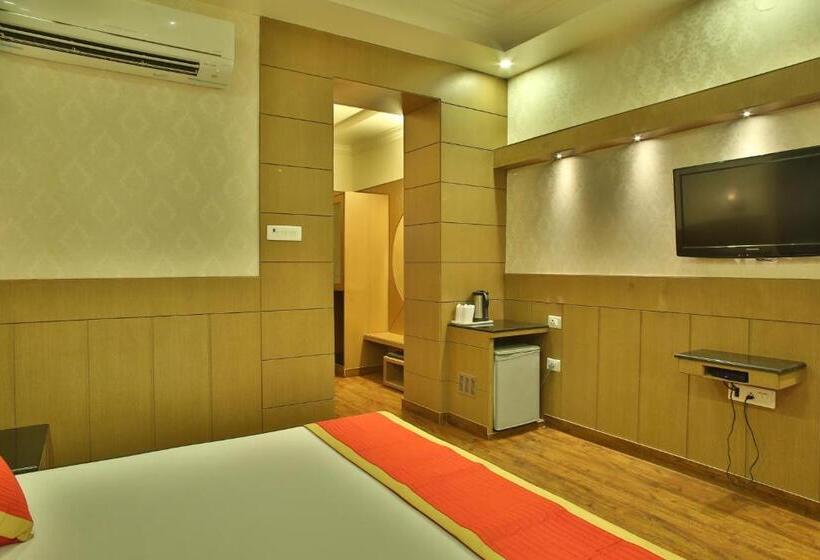 هتل The Grand Chandiram