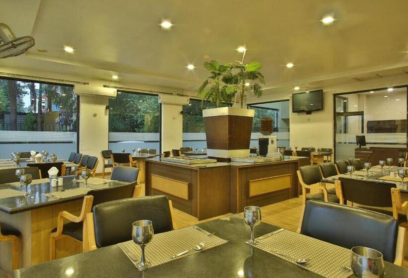 هتل The Grand Chandiram