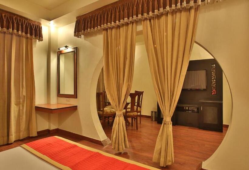 هتل The Grand Chandiram