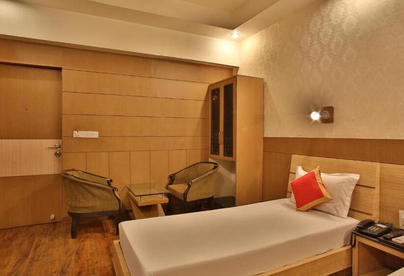 هتل The Grand Chandiram