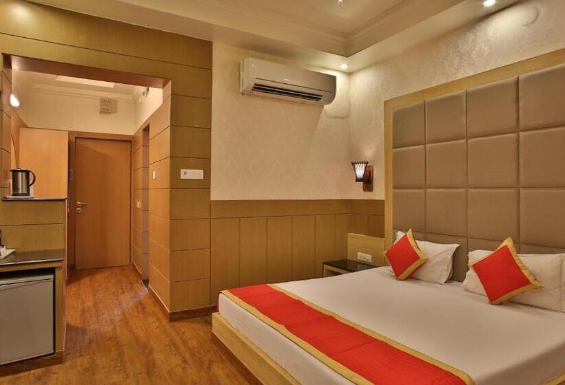 هتل The Grand Chandiram