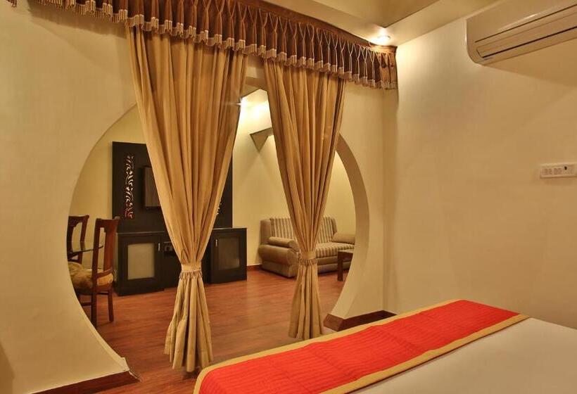 هتل The Grand Chandiram