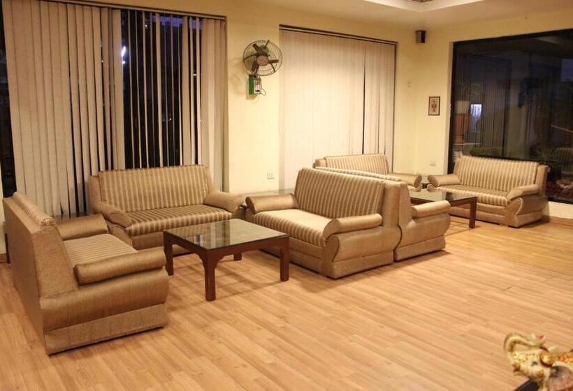 هتل The Grand Chandiram