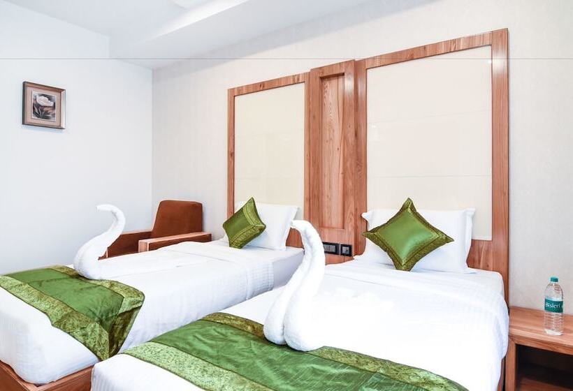 هتل Treebo Vinayak Inn