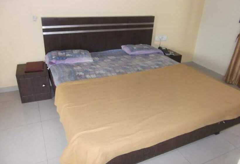 酒店 Trimurti Pride