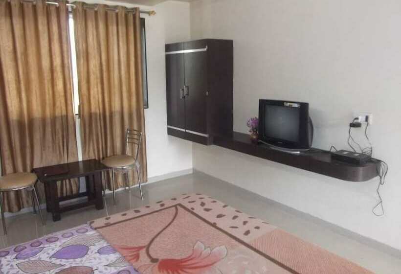 酒店 Trimurti Pride