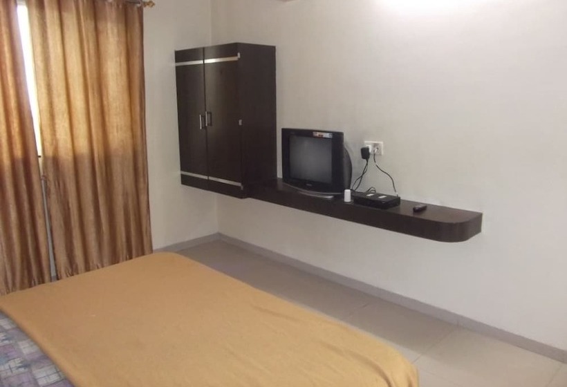 酒店 Trimurti Pride