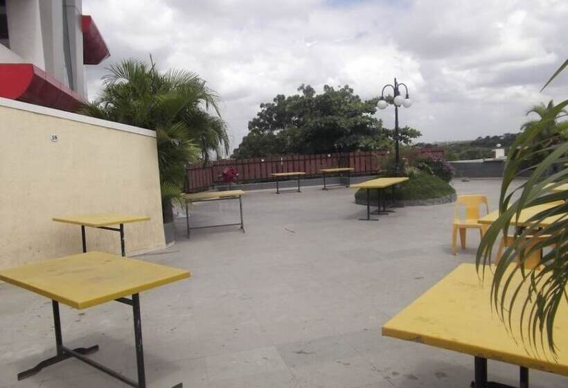 酒店 Trimurti Pride