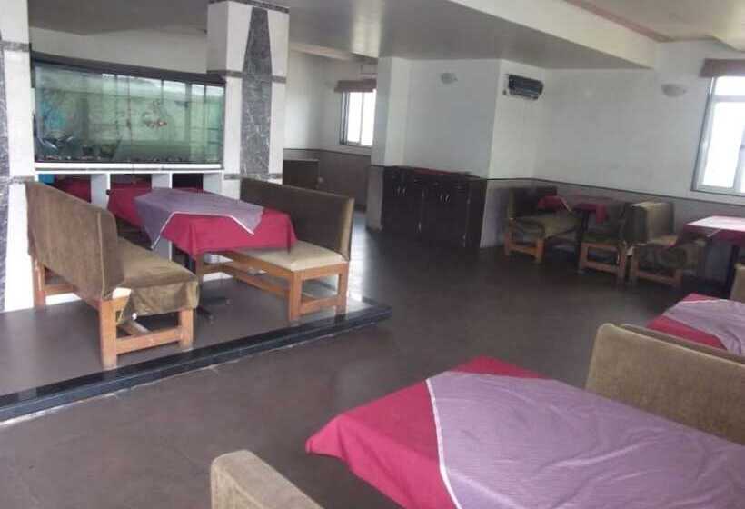 酒店 Trimurti Pride