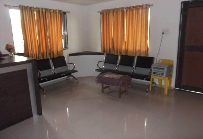 酒店 Trimurti Pride