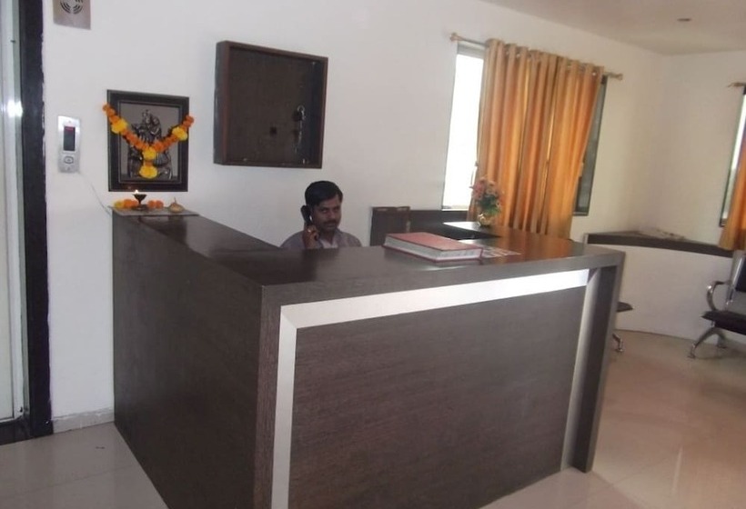 酒店 Trimurti Pride