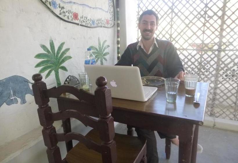 هتل White House   A Family Homestay