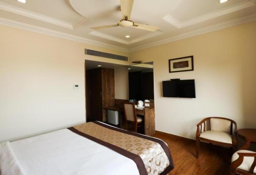 Wingston A Treehouse Hotel, Mathura