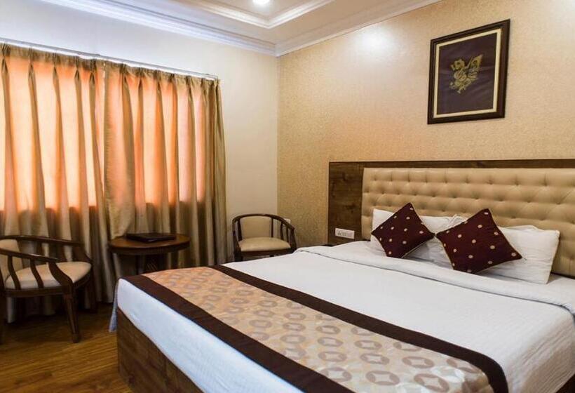 Wingston A Treehouse Hotel, Mathura