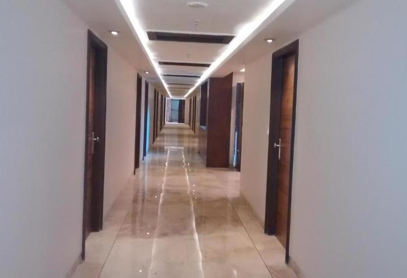 Wingston A Treehouse Hotel Goverdhan