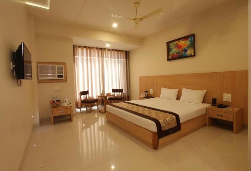 Wingston A Treehouse Hotel Goverdhan