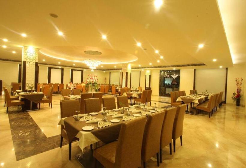 Wingston A Treehouse Hotel Goverdhan