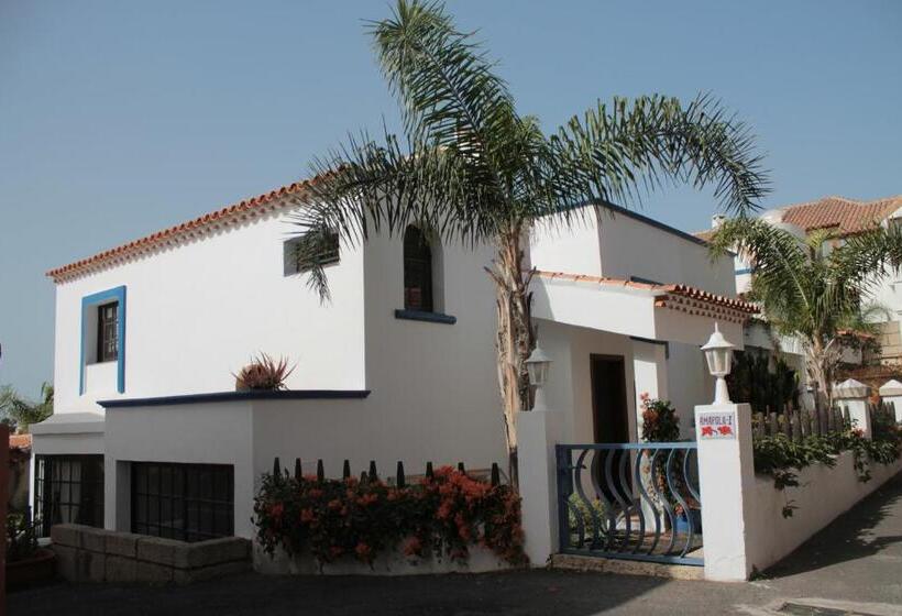 La Tortuga Hostel