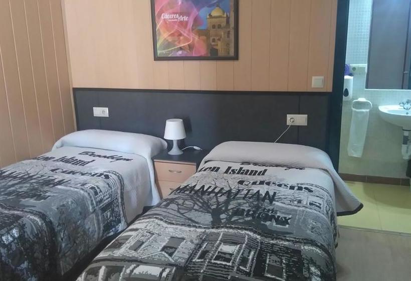 مُتل Hostal Bungalows Camping Cáceres