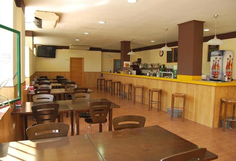 مُتل Hostal Bungalows Camping Cáceres