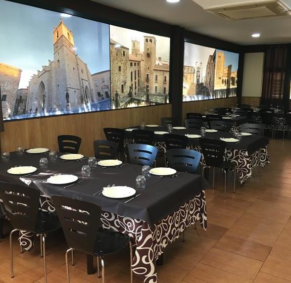 مُتل Hostal Bungalows Camping Cáceres