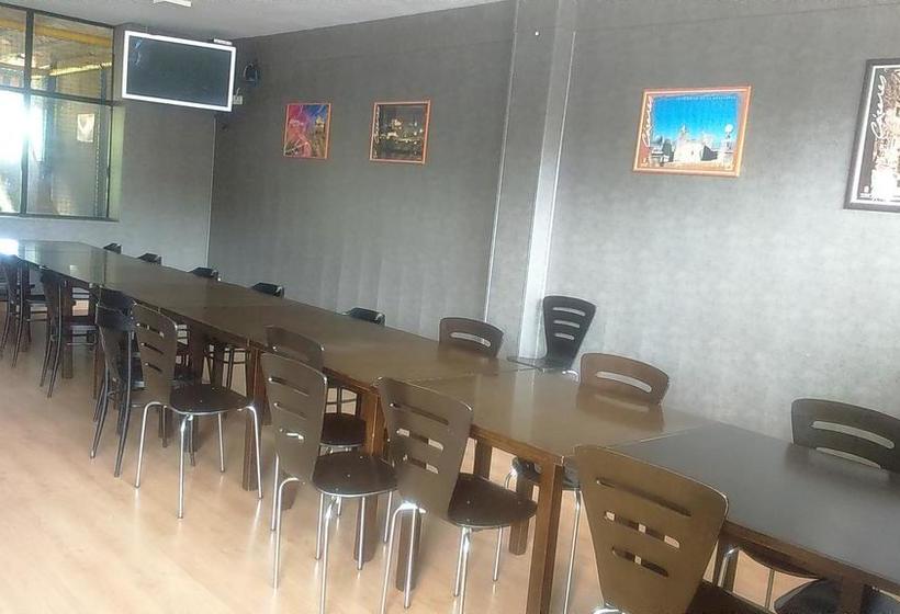 مُتل Hostal Bungalows Camping Cáceres